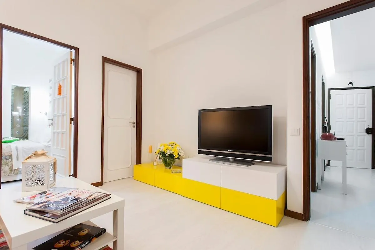 Guest house Ginjinha House - 4 Rooms - Bairro Alto - With Ac! Lisbon
